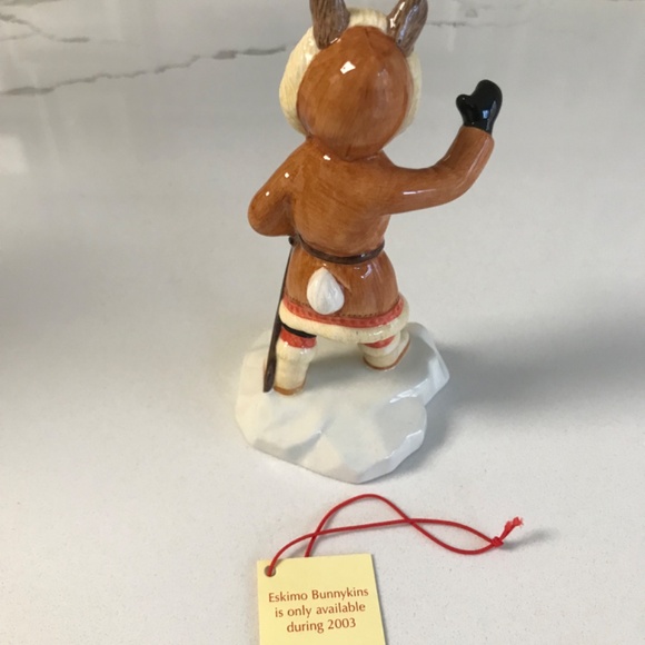 Bunnykins of the Year 2003 Royal Doulton Figurine “Eskimo” DB275 - Picture 2 of 13